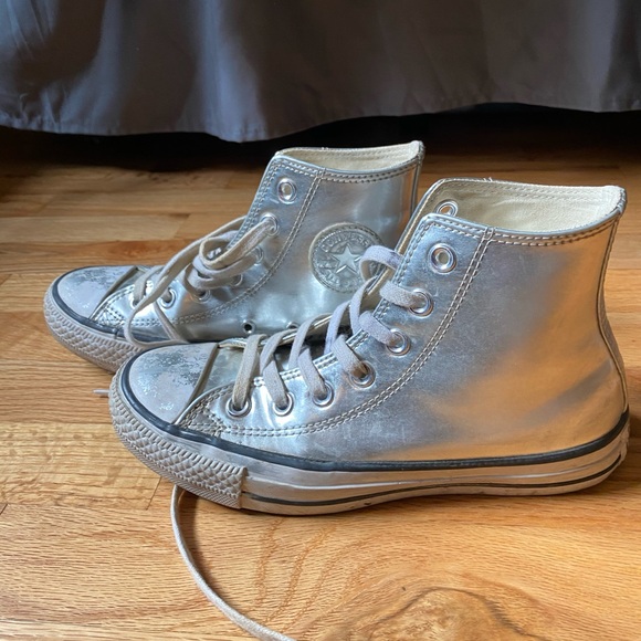 silver metallic converse womens
